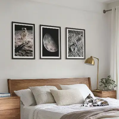Triptykon med astronaut og månemotiv billeder med ramme