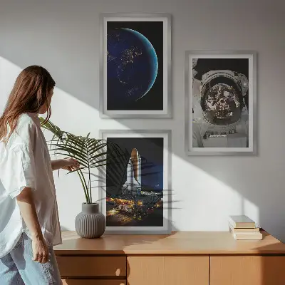 Billedvæg med rumtema astronaut og raket på Jorden