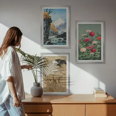 Billedvæg med motiv af bjerglandskab, flod, blomster og traner