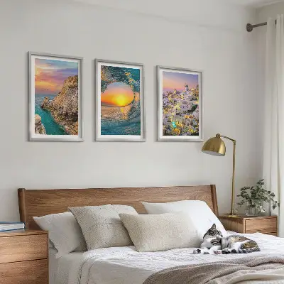 Billedsæt til soveværelset med motiv af hvide huse ved havbølger på Santorini