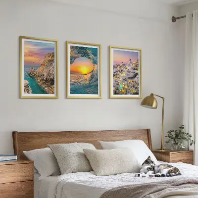 Billedsæt til soveværelset med motiv af hvide huse ved havbølger på Santorini