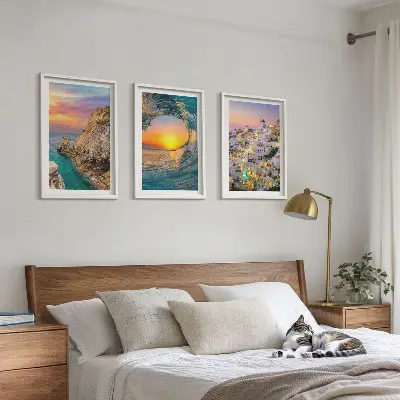 Billedsæt til soveværelset med motiv af hvide huse ved havbølger på Santorini