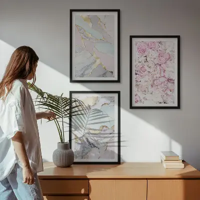 Billedsæt til soveværelset med lyserøde blomster i marmor og pastelfarver