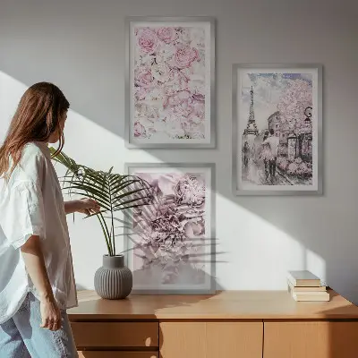 Triptykon med blomstret landskab billeder i lyserøde nuancer med ramme