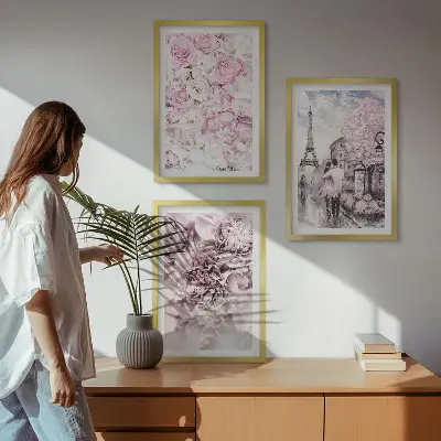 Triptykon med blomstret landskab billeder i lyserøde nuancer med ramme