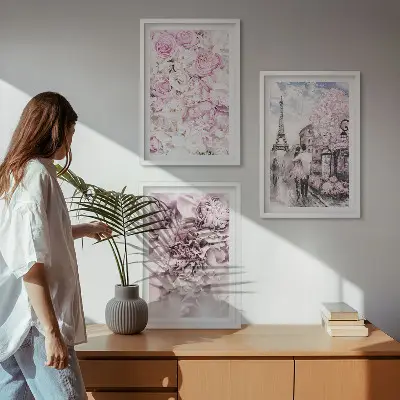 Triptykon med blomstret landskab billeder i lyserøde nuancer med ramme