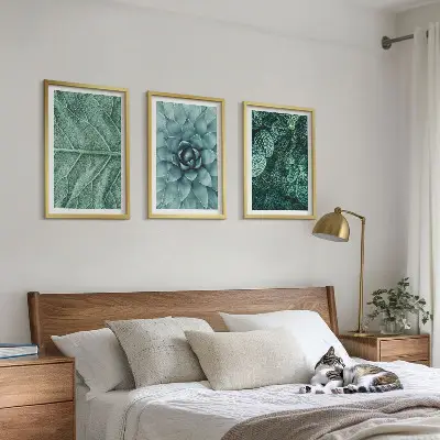 Nærbillede af planteblade triptykon med ramme