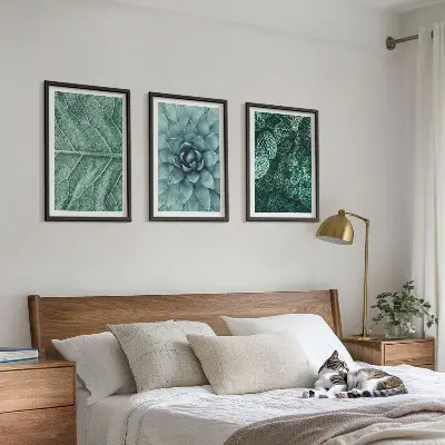 Nærbillede af planteblade triptykon med ramme