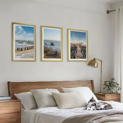 Billedvæg med motiv af strand bølger himmel og mole