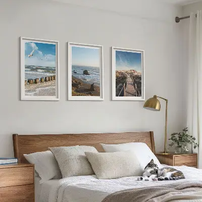 Billedvæg med motiv af strand bølger himmel og mole