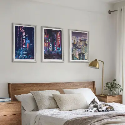 Billedsæt til soveværelset med motiv af neonlys fra Natbyen