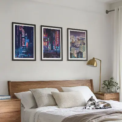 Billedsæt til soveværelset med motiv af neonlys fra Natbyen
