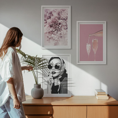 Billedvæg inspiration Roseblomster og en elegant dame