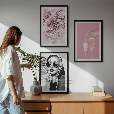 Billedvæg inspiration Roseblomster og en elegant dame