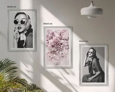 Triptykon med portrætter af kvinder og blomster indrammede billeder