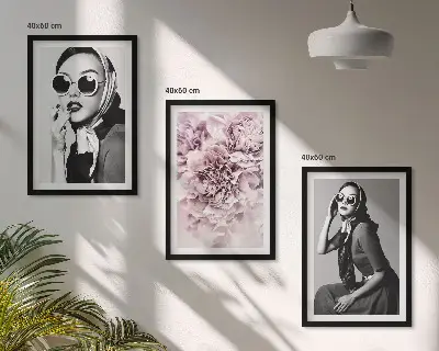 Triptykon med portrætter af kvinder og blomster indrammede billeder