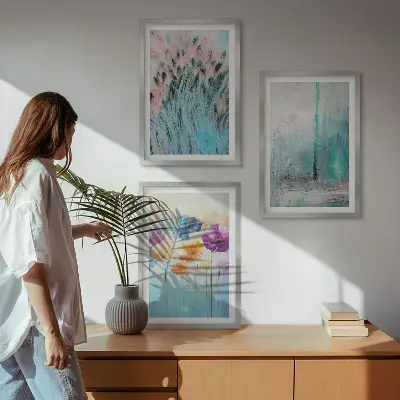 Billedvæg med pastelblomster mønstret baggrund