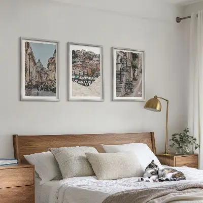 Billedvæg med motiv af de charmerende gader i byens havn inspiration