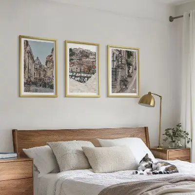 Billedvæg med motiv af de charmerende gader i byens havn inspiration