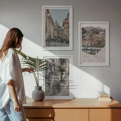Billedvæg med motiv af de charmerende gader i byens havn inspiration