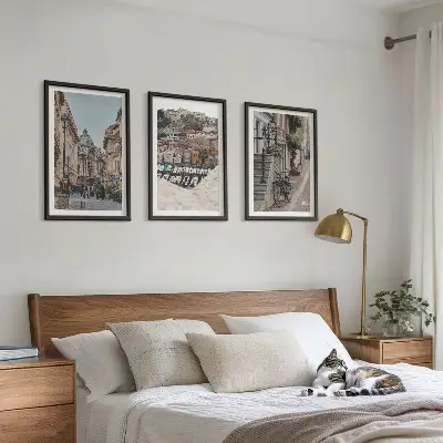 Billedvæg med motiv af de charmerende gader i byens havn inspiration