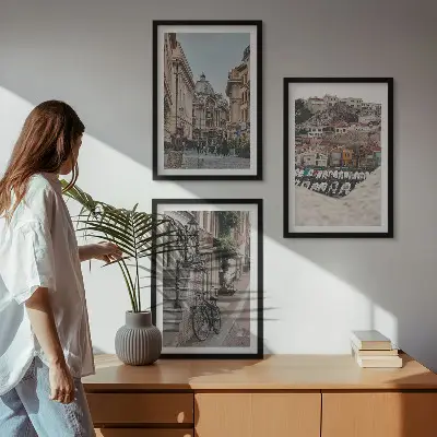 Billedvæg med motiv af de charmerende gader i byens havn inspiration