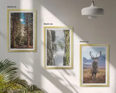 Billedvæg med naturmotiv af skov, bjerge og hjorte