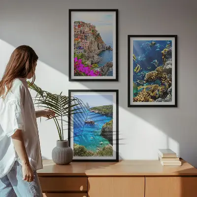 Billedvæg udsigt over havet med farverige huse