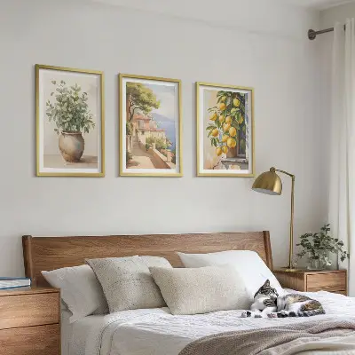 Triptykon-billeder med ramme motiv med blomster i en vase og citroner