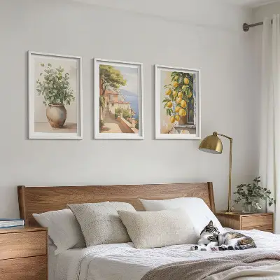 Triptykon-billeder med ramme motiv med blomster i en vase og citroner