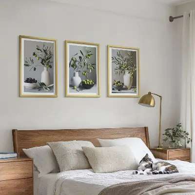 Billedvæg med oliven i dæmpede vaser inspiration