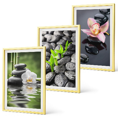 Triptykon billeder med ramme En rolig zen-komposition af blomster og vand