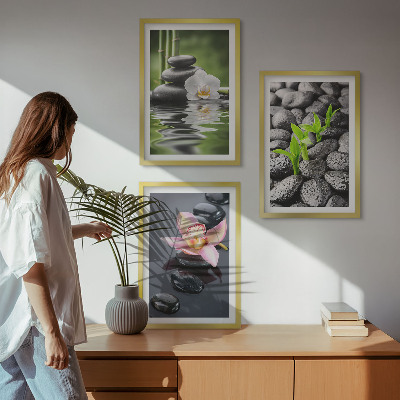 Triptykon billeder med ramme En rolig zen-komposition af blomster og vand