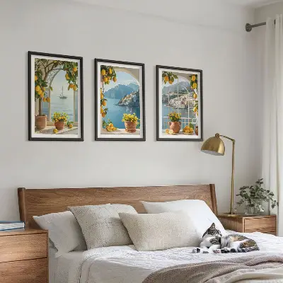 Billedvæg med hav, citroner og blomster