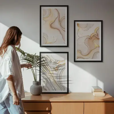 Billedvæg med lineære abstrakte motiver til inspiration