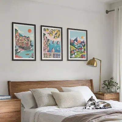 Billedvæg med farverige bjerge og byer inspiration til din indretning