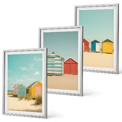 Triptykon med farverige huse, strand og sol billeder med ramme