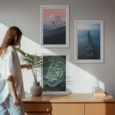Billedsæt til soveværelset med motiv af bjerge, lyserød himmel, vand og sukkulenter