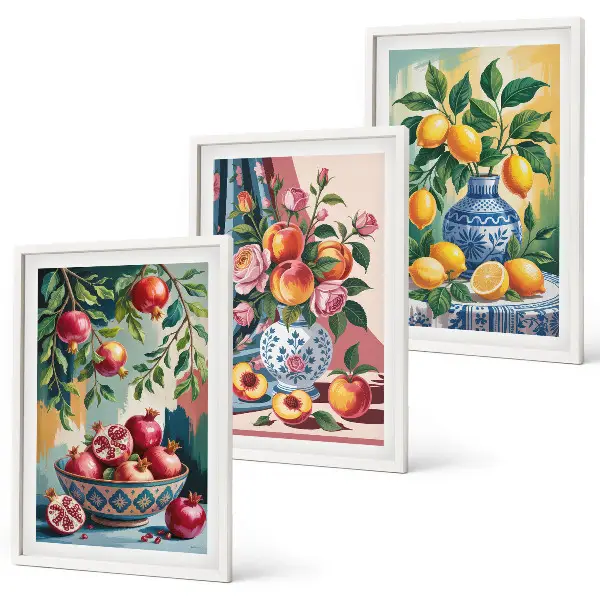 Billedsæt til soveværelset med motiv af blomster og frugt i vaser
