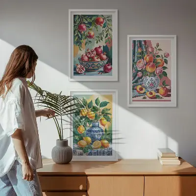 Billedsæt til soveværelset med motiv af blomster og frugt i vaser