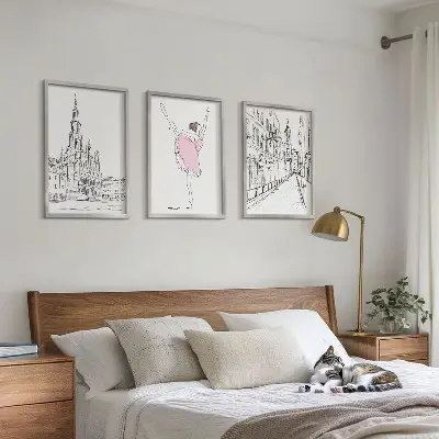 Billedvæg med ballerinaer og arkitektur inspiration til stilfuld indretning