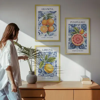 Triptykon med vintage illustrationer af citrusfrugter inklusive ramme