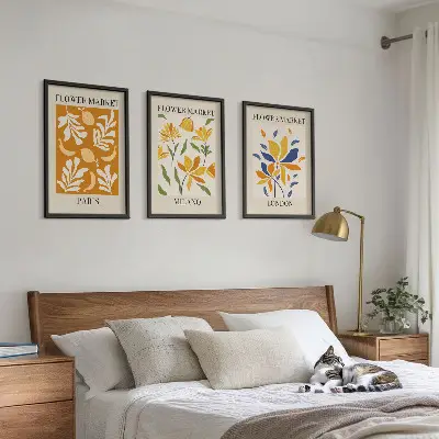 Billedsæt til soveværelset med blomsterplakater fra Paris, Milano og London