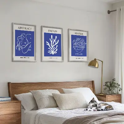 Blå plakater stilfuld vægdekoration