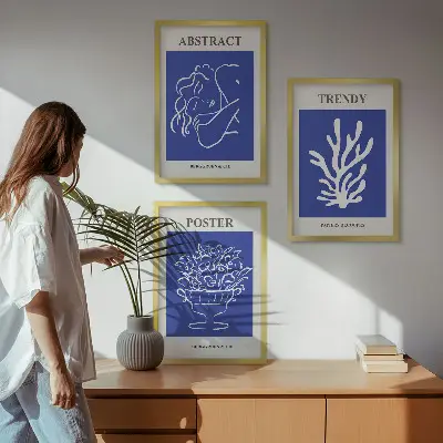 Blå plakater stilfuld vægdekoration