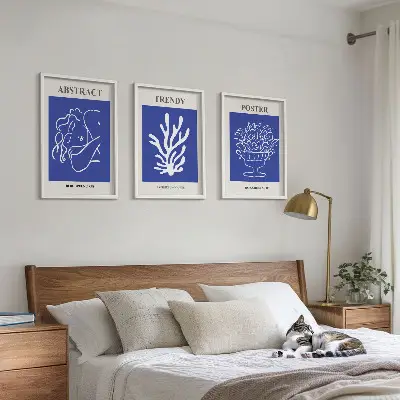 Blå plakater stilfuld vægdekoration