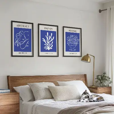 Blå plakater stilfuld vægdekoration