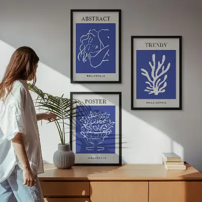 Blå plakater stilfuld vægdekoration