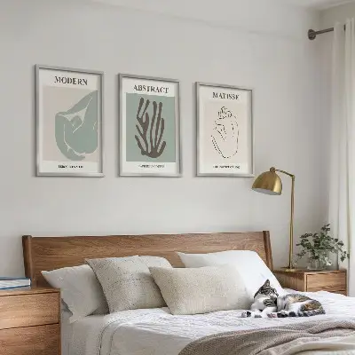 Triptykon med Matisse-inspirerede abstrakte malerier inklusive ramme