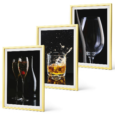 Billedvæg inspiration Glas vin og whisky på en sort baggrund
